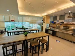 Η κουζίνα ή μικρή κουζίνα στο Greenwindows Hotel