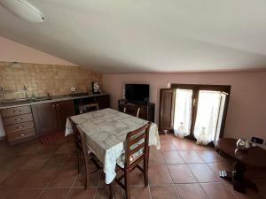 Η κουζίνα ή μικρή κουζίνα στο Casa Vacanze Vecchio Frantoio Residenza Leccino