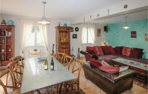 Posezení v ubytování Lovely Home In Martigues With Wifi