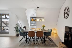 a dining room with a table and chairs at smooth living Apartments Augsburg Lechhausen - Free parking in Augsburg