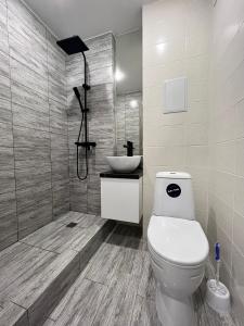 Ένα μπάνιο στο Аппартаменты BATMAN-HOUSE