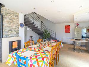 Zdjęcie z galerii obiektu Maison contemporaine à Étel - 130 m² - Calme, proche centre et plages, terrasse ensoleillée et jardin - FR-1-479-147 w mieście Étel