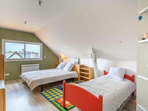 Zdjęcie z galerii obiektu Maison contemporaine à Étel - 130 m² - Calme, proche centre et plages, terrasse ensoleillée et jardin - FR-1-479-147 w mieście Étel