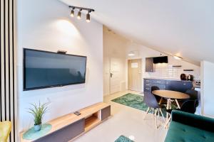 Kuchyňa alebo kuchynka v ubytovaní LAGUNA Apartament Polanica Residence 59 z klimatyzacją