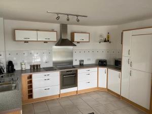 Gallery image of Beautiful river views: 2 bed / 2 bath modern flat in Cardiff