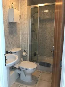 Gallery image of Beautiful river views: 2 bed / 2 bath modern flat in Cardiff
