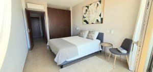 Postel nebo postele na pokoji v ubytování Apart Luxo Oasis Mar Praia da Rocha