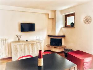 a living room with a tv and a fireplace at Le Masserie Case Vacanza in Villetta Barrea
