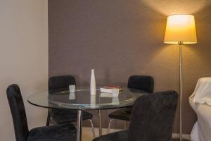 A seating area at Lovely New Βuild Flat Near Metro - Free Parking