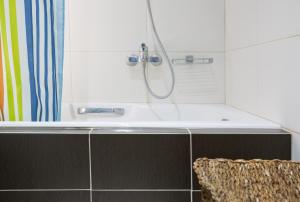 A bathroom at Lovely New Βuild Flat Near Metro - Free Parking