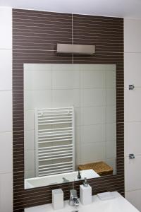 A bathroom at Lovely New Βuild Flat Near Metro - Free Parking