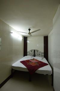 Postel nebo postele na pokoji v ubytování BABA GUEST HOUSE AJMER