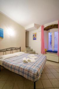 a bedroom with a bed with two towels on it at A due passi dal Mare in Riomaggiore