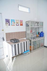 Kitchen o kitchenette sa Rumah Kita