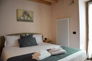 Postel nebo postele na pokoji v ubytování La Tana del Tasso Rooms&Breakfast