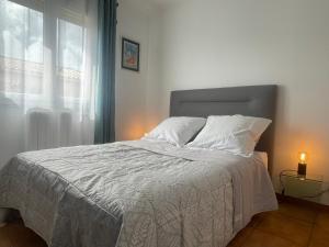 Posteľ alebo postele v izbe v ubytovaní Confortable villa de vacances entre Nîmes, le Pont du Gard, Uzès, Arles, Avignon + 33 fotografií