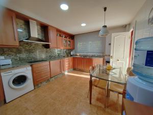 Fotografie z fotogalerie ubytování Chalet con piscina en Liria v destinaci Lliria