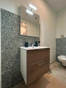a bathroom with a sink and a mirror at Le stanze di Efesto in Linguaglossa