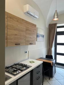 a kitchen with a stove and a counter top at Le stanze di Efesto in Linguaglossa