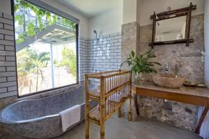 Bany a Nipa Riverside Villa By The Little Hoi An