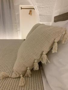 een bed met een deken erop bij Boutique Room One in Fasano
