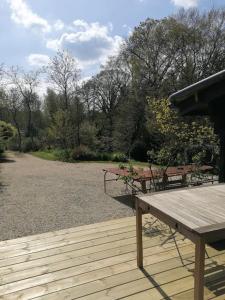 Vonkajšia záhrada v ubytovaní Chalet en pleine nature au bord d'un étang