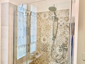 a shower with a glass door in a bathroom at Appartamento in campagna in Savigliano