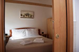 Postel nebo postele na pokoji v ubytování La Tana del Tasso Rooms&Breakfast