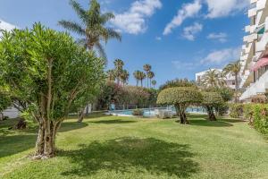 The swimming pool at or close to Apartamentos Don Quijote