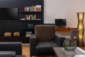 TV a/nebo společenská místnost v ubytování Tryp by Wyndham Rosenheim