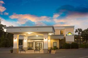 a hotel with a sign on the side of a building at Days Inn by Wyndham Valdosta/Near Valdosta Mall in Valdosta