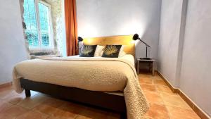 Postel nebo postele na pokoji v ubytování Logis Hôtel Restaurant Le Domaine de l'Eau Vive