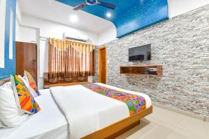 TV a/nebo společenská místnost v ubytování FabHotel Raj Ratna - Nr Ashram Road