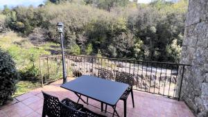 Balkón nebo terasa v ubytování Logis Hôtel Restaurant Le Domaine de l'Eau Vive