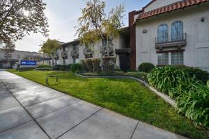 a walkway in front of a building at Americas Best Value Inn San Jose Convention Center in San Jose