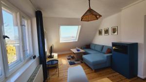 a living room with a blue couch and a table at Ferienwohnung Am Wasserturm in Plau am See