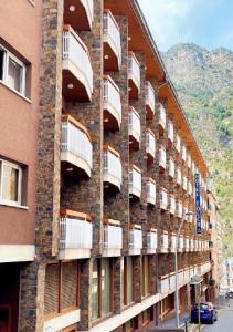 Nespecifikovaný výhled na hory nebo výhled na hory při pohledu z hotelu