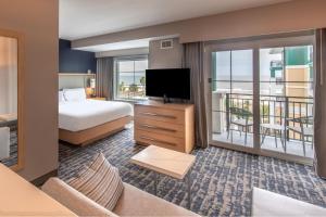 เตียงในห้องที่ Residence Inn by Marriott Jekyll Island