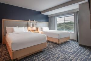 เตียงในห้องที่ Residence Inn by Marriott Jekyll Island