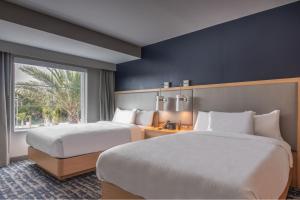 เตียงในห้องที่ Residence Inn by Marriott Jekyll Island