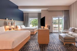 เตียงในห้องที่ Residence Inn by Marriott Jekyll Island