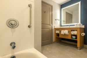 ห้องน้ำของ Residence Inn by Marriott Jekyll Island