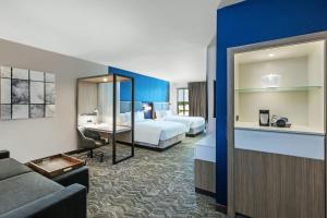 Postel nebo postele na pokoji v ubytování SpringHill Suites by Marriott Austin West/Lakeway