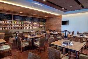 Courtyard by Marriott Bali Seminyak Resort的酒水