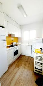 Kuchyňa alebo kuchynka v ubytovaní Apartamento estilo Mediterráneo. Segundo Montañar.