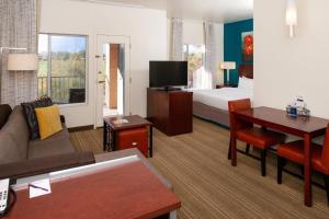 TV a/nebo společenská místnost v ubytování Residence Inn Palm Desert