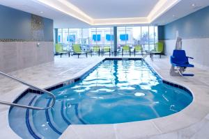 Bazen u ili blizu objekta SpringHill Suites by Marriott Detroit Wixom