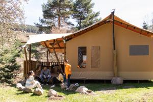 Fotografia z galérie ubytovania CAMPING RESORT LA TRAPERA v destinácii Pradoluengo