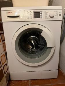 ピストイアにあるLa Maronetaの白い洗濯機