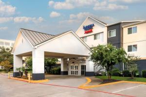 una representación del exterior de un hotel en Fairfield Inn & Suites by Marriott Houston Energy Corridor/Katy Freeway, en Houston